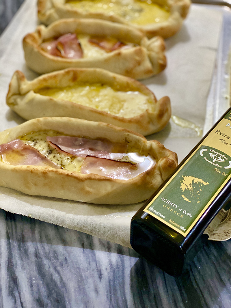 Peinirli cooked with olive oil